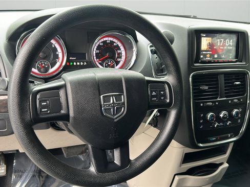 Used 2020 Dodge Grand Caravan SE image 10