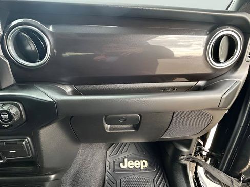 Used 2021 Jeep Wrangler Unlimited Sahara AWD/4WD image 13
