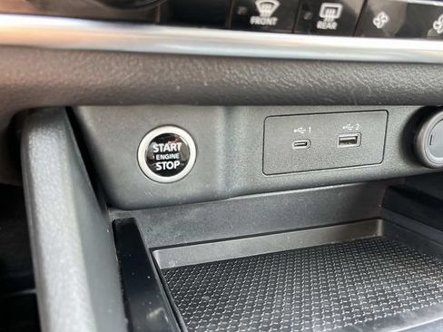 Used 2023 Nissan Rogue SV AWD/4WD image 35