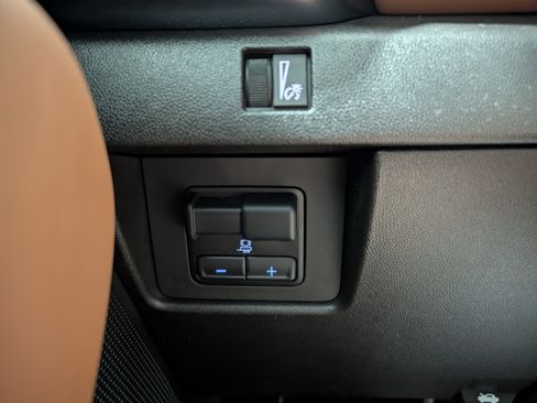 Used 2024 GMC Canyon AT4 w/ Technology Package AWD/4WD image 25