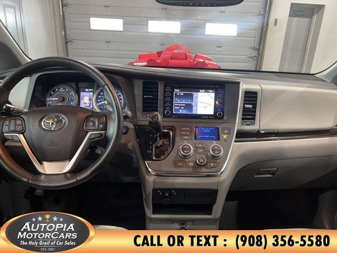 Used 2019 Toyota Sienna XLE image 29