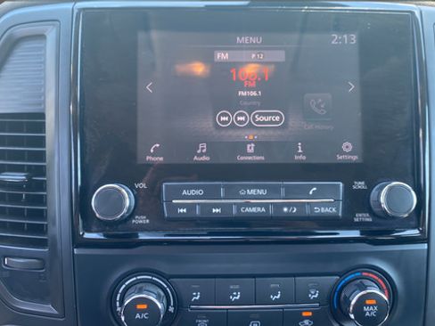 Used 2022 Nissan Titan SV AWD/4WD image 15