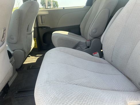Used 2012 Toyota Sienna LE image 4
