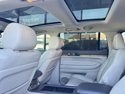 Used 2012 Lincoln MKT AWD image 35