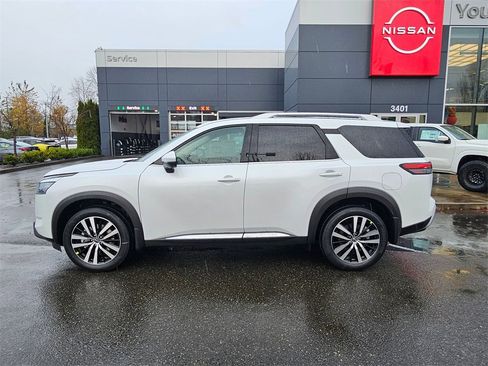 New 2025 Nissan Pathfinder Platinum image 8