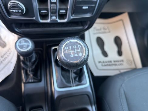 Used 2018 Jeep Wrangler Unlimited Sahara image 23