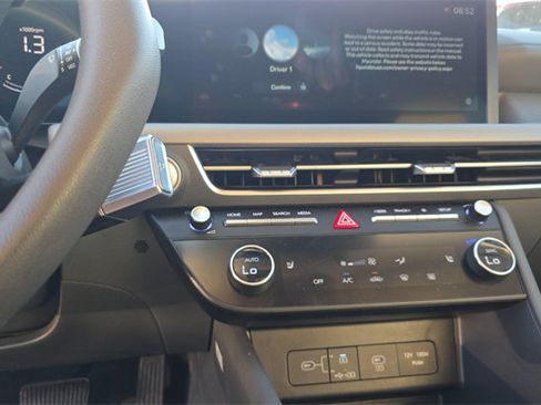 Used 2025 Hyundai Sonata SEL FWD image 14