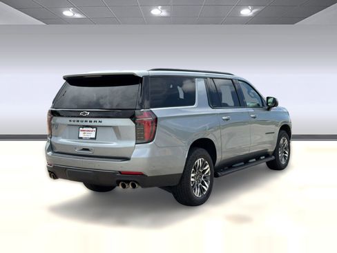 Used 2025 Chevrolet Suburban Z71 AWD/4WD image 9