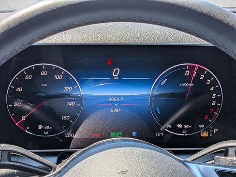 Used 2025 Mercedes-Benz GLC 350e 4MATIC image 11