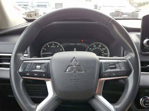 Used 2022 Mitsubishi Outlander ES image 20