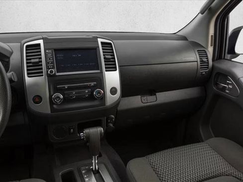 Used 2021 Nissan Frontier SV w/ Midnight Edition Floor Mats image 5