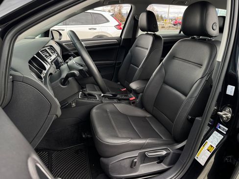 Used 2019 Volkswagen Golf Alltrack S image 11