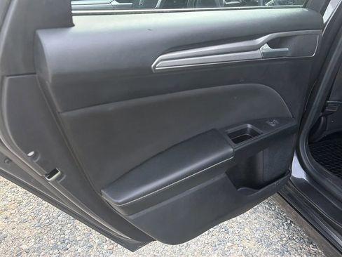 Used 2018 Ford Fusion SE w/ Fusion SE Technology Package image 24