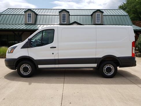 Used 2016 Ford Transit 250 130 Low Roof RWD image 2