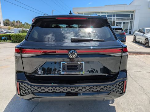 New 2026 Volkswagen Tiguan SE R-Line AWD/4WD image 5
