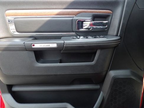 Used 2018 RAM 1500 Laramie AWD/4WD image 12