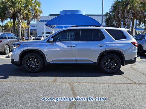 New 2025 Honda Pilot Touring image 2