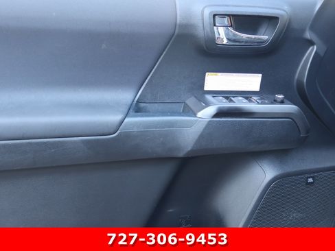 Used 2017 Toyota Tacoma TRD Off-Road AWD/4WD image 14