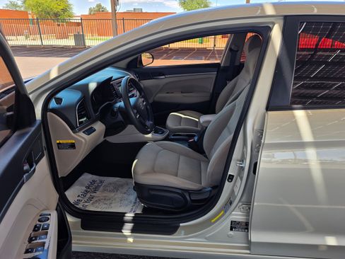 Used 2017 Hyundai Elantra SE FWD image 13