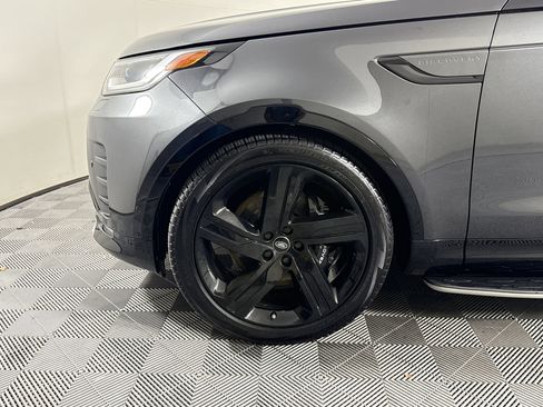 Used 2024 Land Rover Discovery Metropolitan Edition image 11