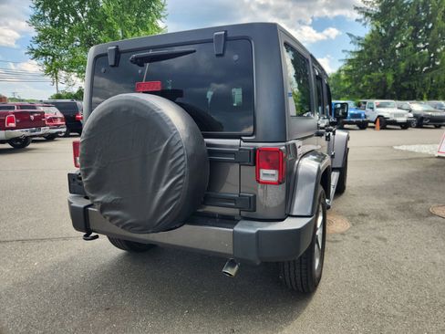 Used 2016 Jeep Wrangler Unlimited Sahara w/ Dual Top Group AWD/4WD image 14