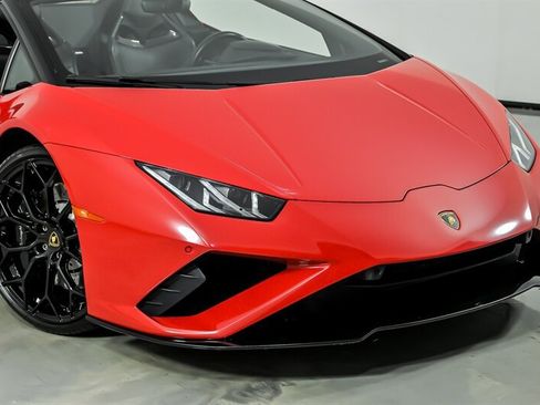 Used 2021 Lamborghini Huracan EVO RWD image 2