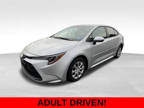 Used 2025 Toyota Corolla LE image 2