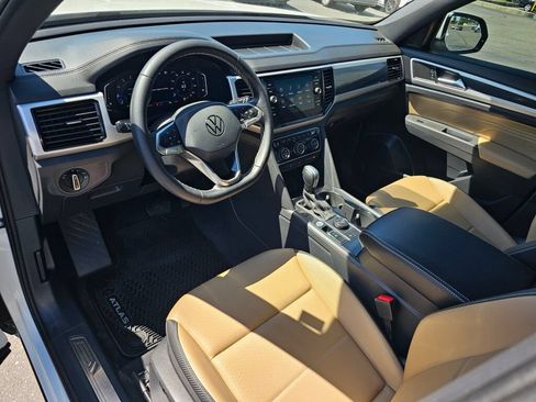 Certified 2023 Volkswagen Atlas Cross Sport SE w/ Panoramic Sunroof Package AWD/4WD image 2