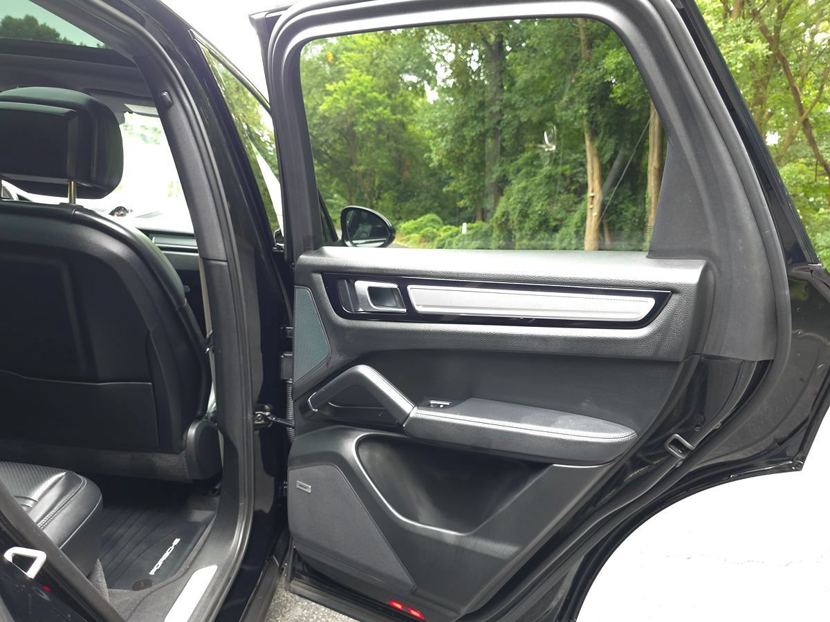Used 2023 Porsche Cayenne Platinum Edition AWD/4WD image 24