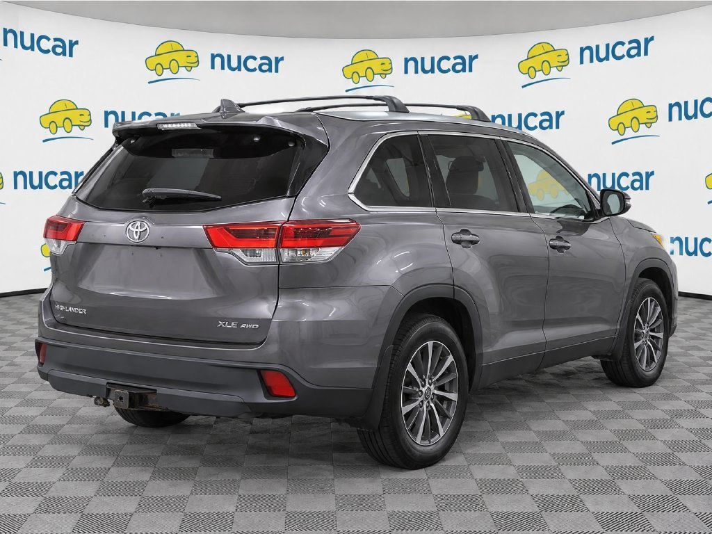 Used 2018 Toyota Highlander XLE AWD/4WD image 3