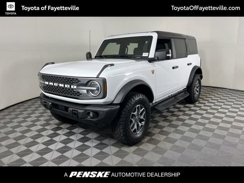 Used 2025 Ford Bronco Badlands image 1