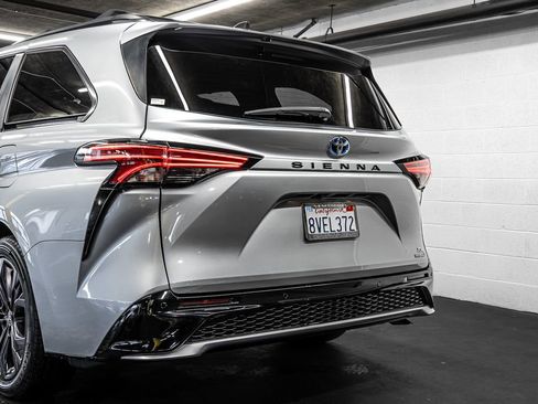 Used 2021 Toyota Sienna XSE image 15