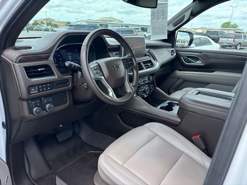 Certified 2023 Chevrolet Suburban Z71 w/ Luxury Package AWD/4WD image 8