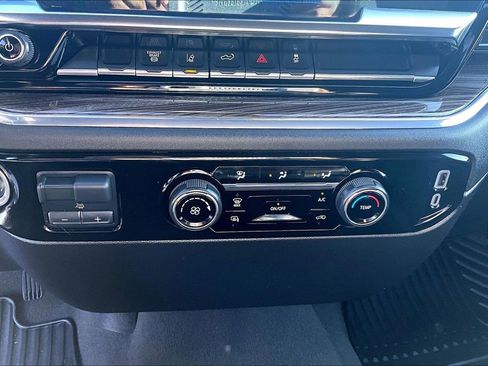 Used 2024 Chevrolet Silverado 2500 LT image 31