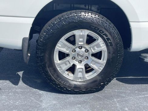 Used 2018 Nissan Titan SV w/ SV Convenience Package AWD/4WD image 9
