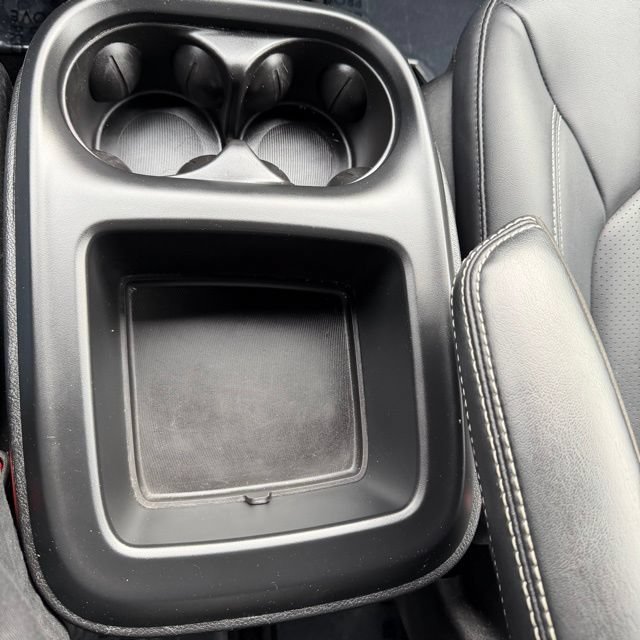 Used 2025 Chrysler Pacifica Select FWD image 36