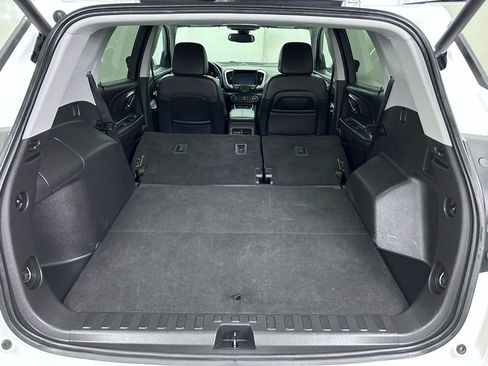 Used 2023 GMC Terrain SLT image 18