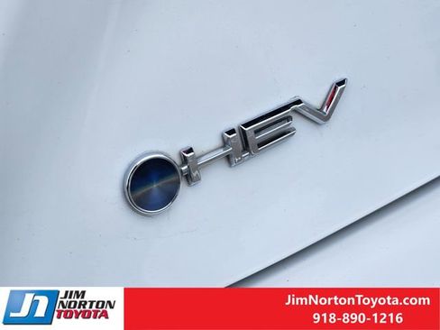 Used 2025 Toyota Camry SE image 12