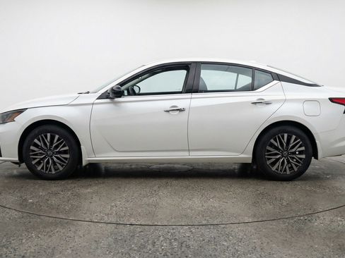 Used 2025 Nissan Altima 2.5 SV FWD image 5