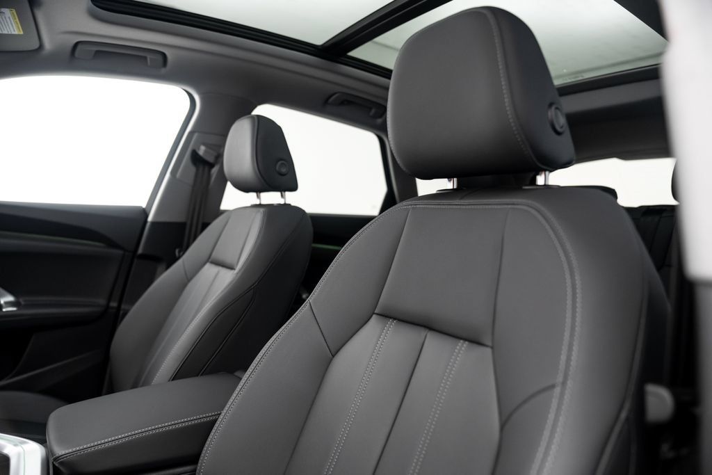 Certified 2025 Audi Q5 Premium w/ Convenience Package AWD/4WD image 5