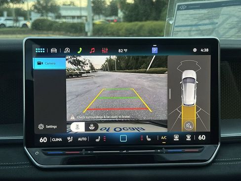 New 2026 Volkswagen Tiguan SE image 17