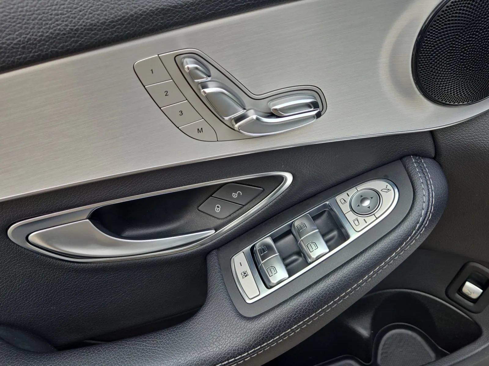 Used 2019 Mercedes-Benz C 300 Sedan image 14