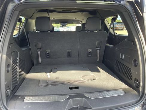 Used 2025 Chevrolet Suburban Z71 AWD/4WD image 21
