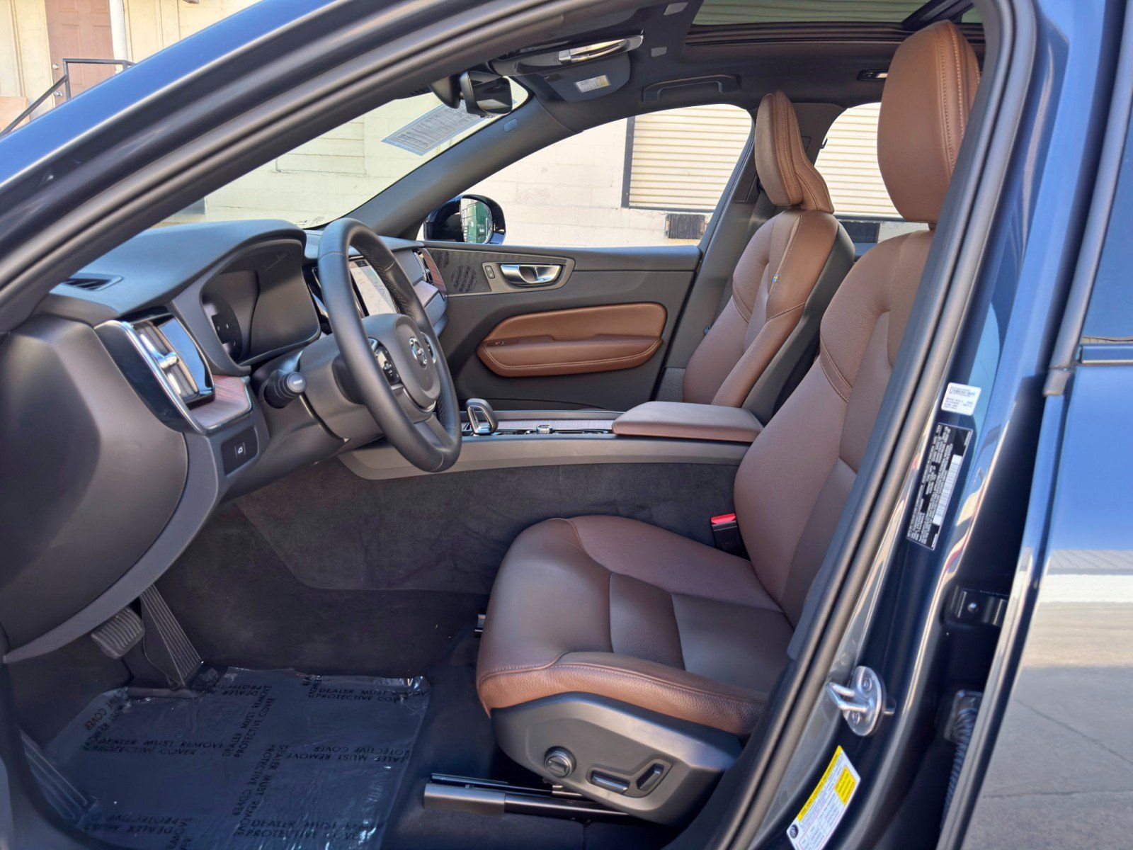 Used 2025 Volvo XC60 B5 Plus w/ Protection Package Premier AWD/4WD image 17
