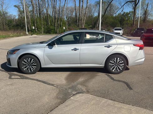 Used 2024 Nissan Altima 2.5 SV AWD/4WD image 2