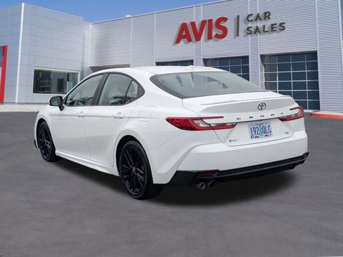 Used 2025 Toyota Camry SE image 9