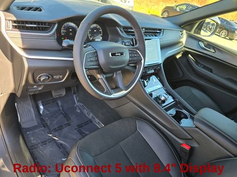 New 2025 Jeep Grand Cherokee Altitude image 23