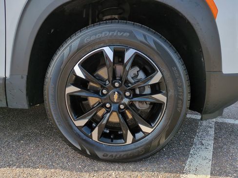 Used 2023 Chevrolet TrailBlazer LT w/ Convenience Package AWD/4WD image 11