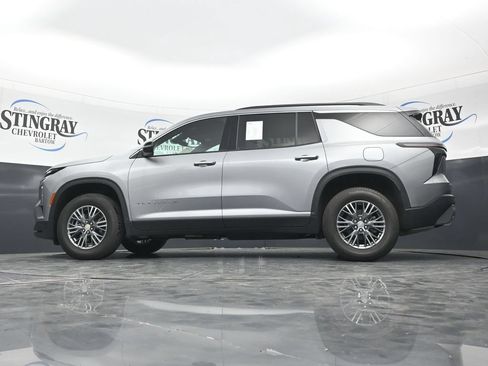 Used 2026 Chevrolet Traverse LT FWD image 32