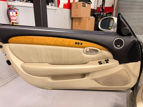 Used 2004 Lexus SC 430 Convertible RWD image 17